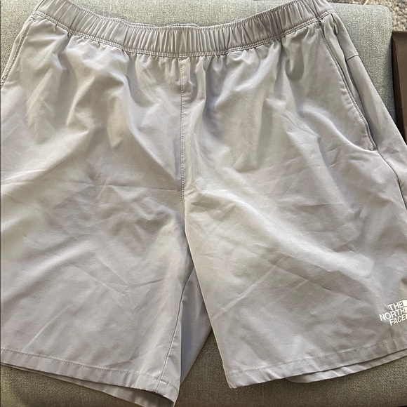 Men’s Gray North Face shorts size: Medium - Picture 1 of 4